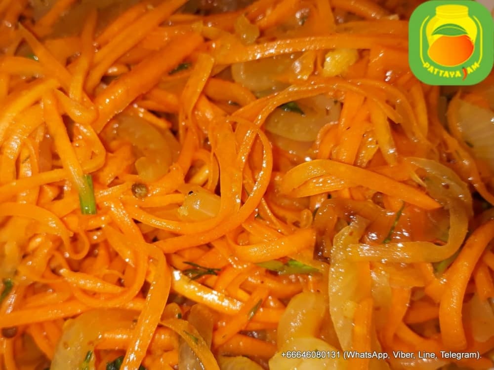 Острый салат из моркови по корейски.