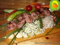 BBQ Свиной шашлык, приготовлен на углях.