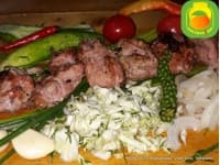 BBQ Свиной шашлык, приготовлен на углях.