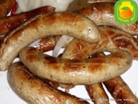 BBQ Мелкие колбаски из свинины, со специями, сильно обжаренные, к пиву.