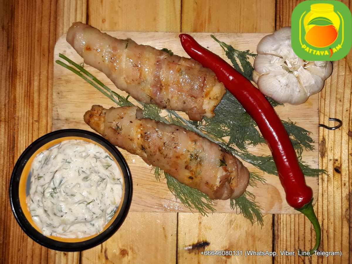 BBQ Пряная куриная грудка в беконе с сыром.